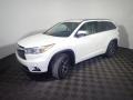 2016 Blizzard Pearl Toyota Highlander XLE  photo #11