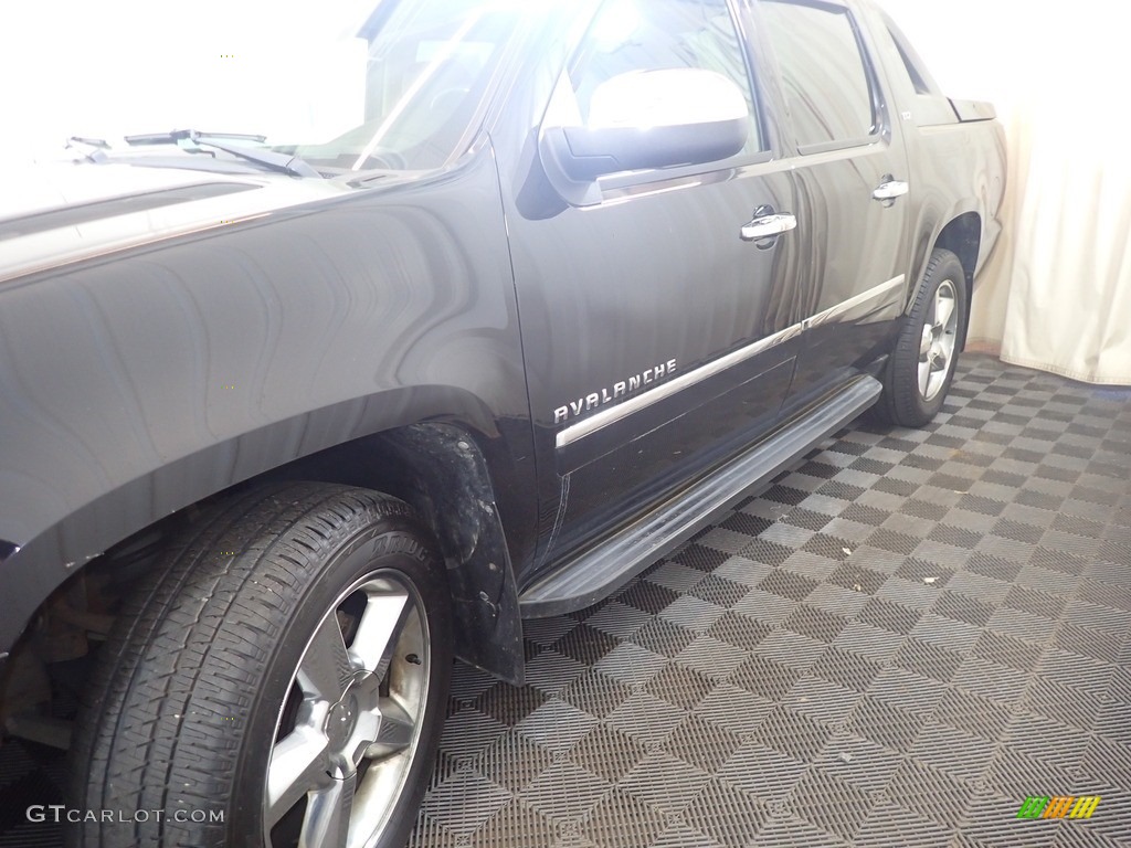 2012 Avalanche LTZ 4x4 - Black / Ebony photo #11