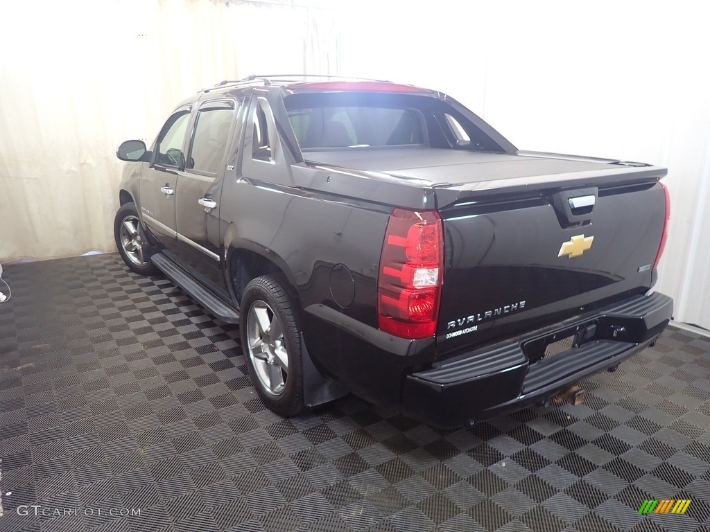 2012 Avalanche LTZ 4x4 - Black / Ebony photo #12