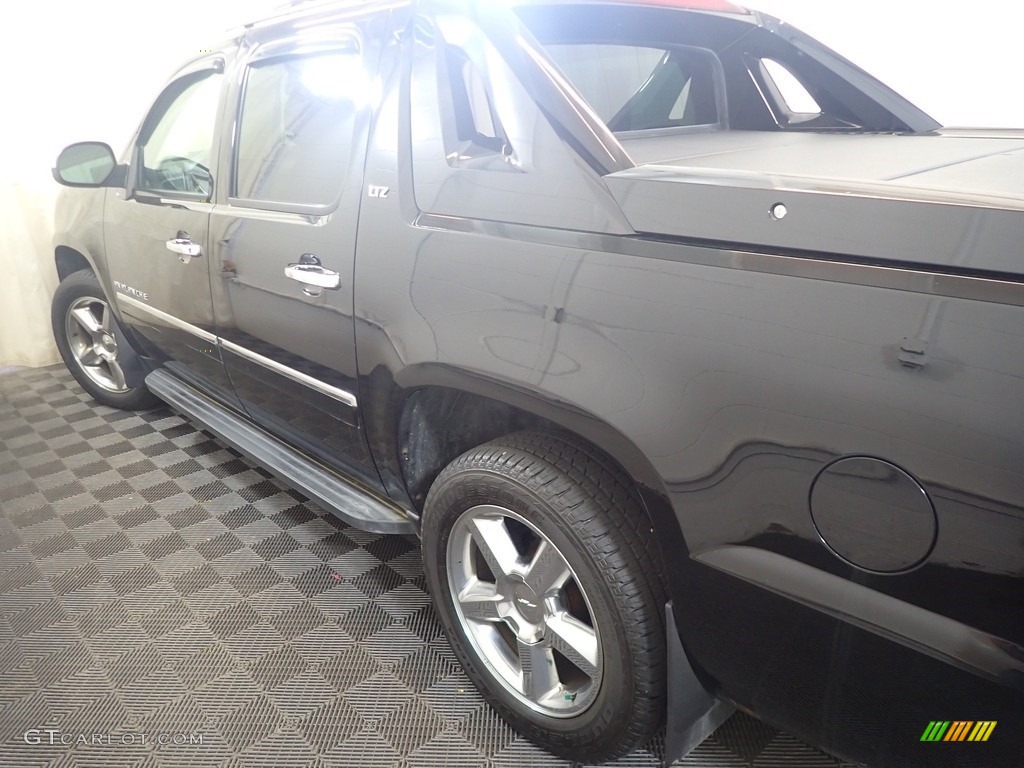 2012 Avalanche LTZ 4x4 - Black / Ebony photo #16
