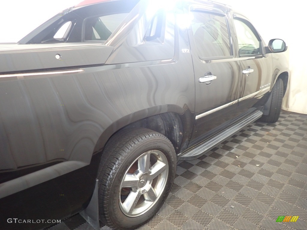 2012 Avalanche LTZ 4x4 - Black / Ebony photo #17