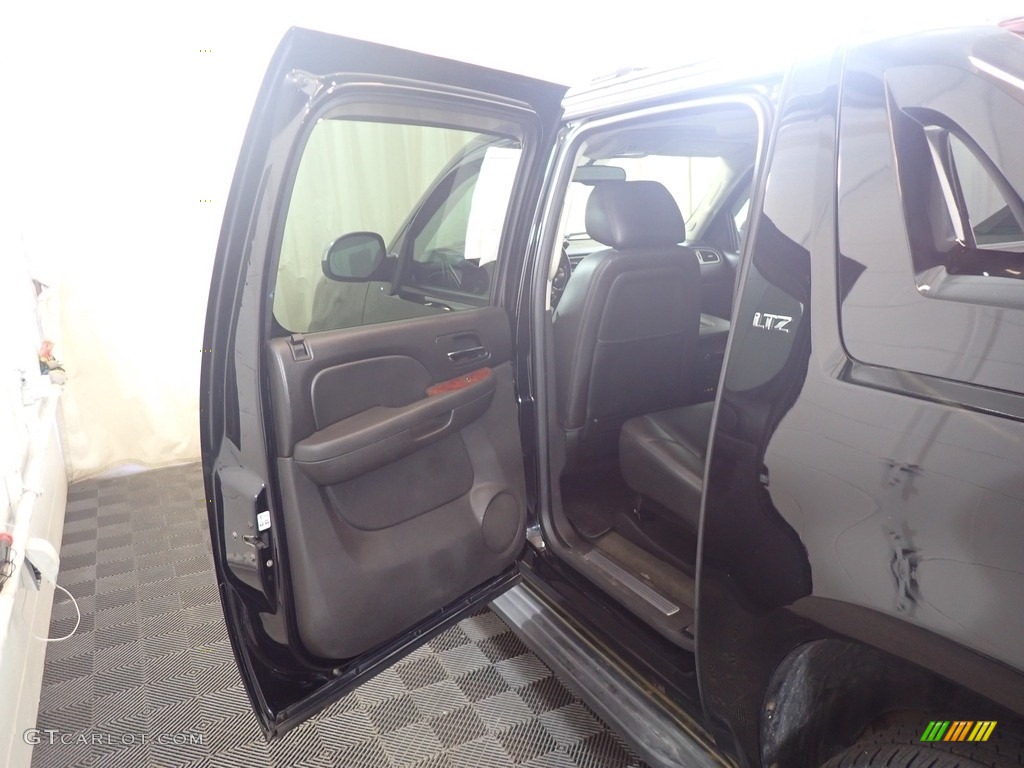 2012 Avalanche LTZ 4x4 - Black / Ebony photo #32