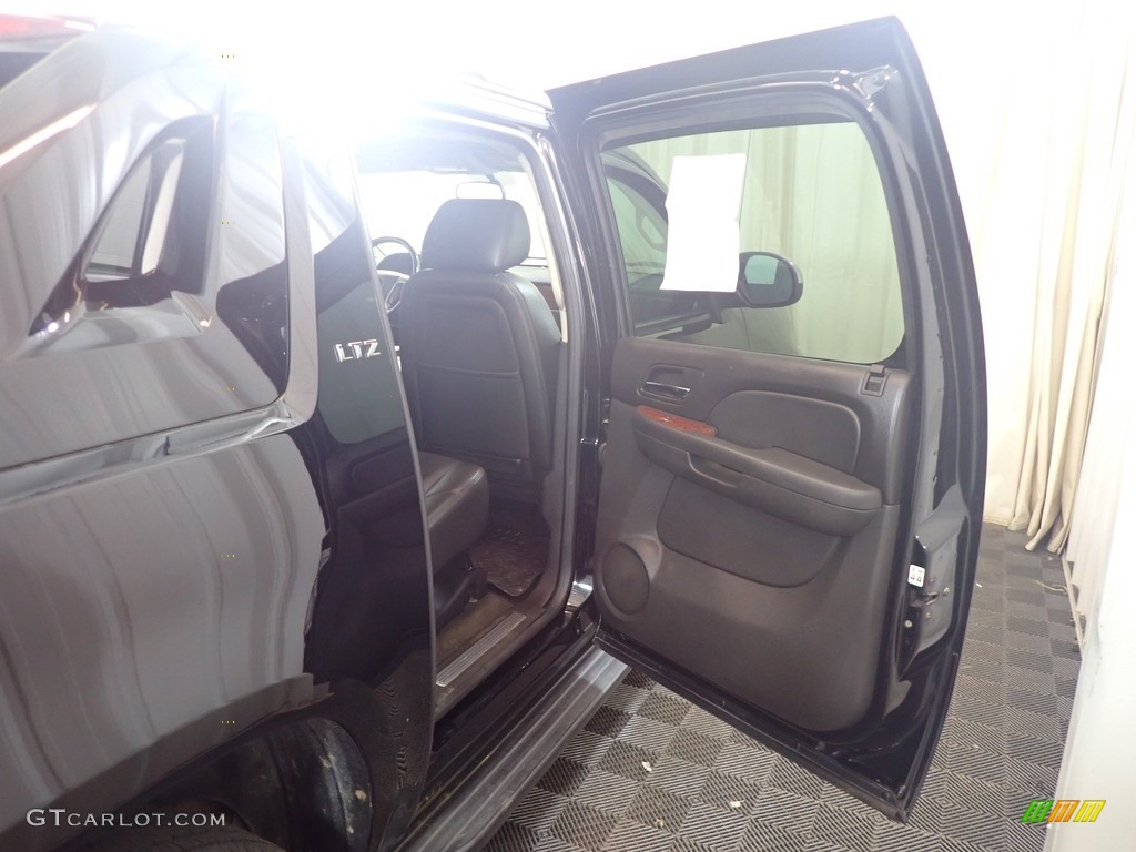 2012 Avalanche LTZ 4x4 - Black / Ebony photo #34