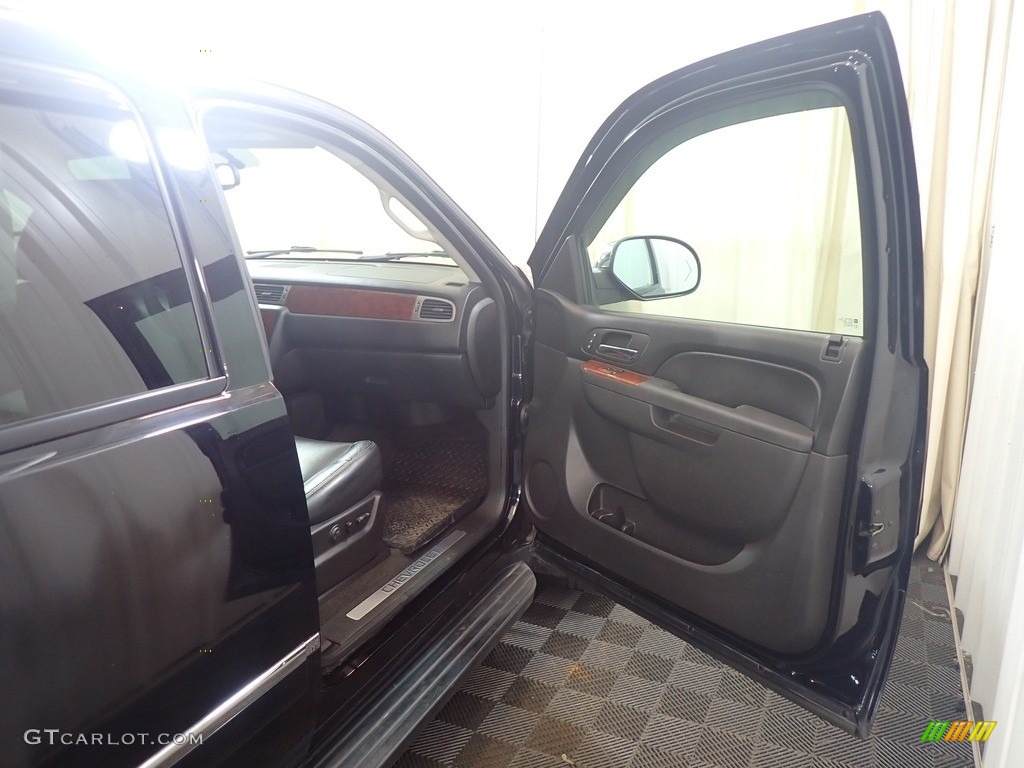 2012 Avalanche LTZ 4x4 - Black / Ebony photo #36