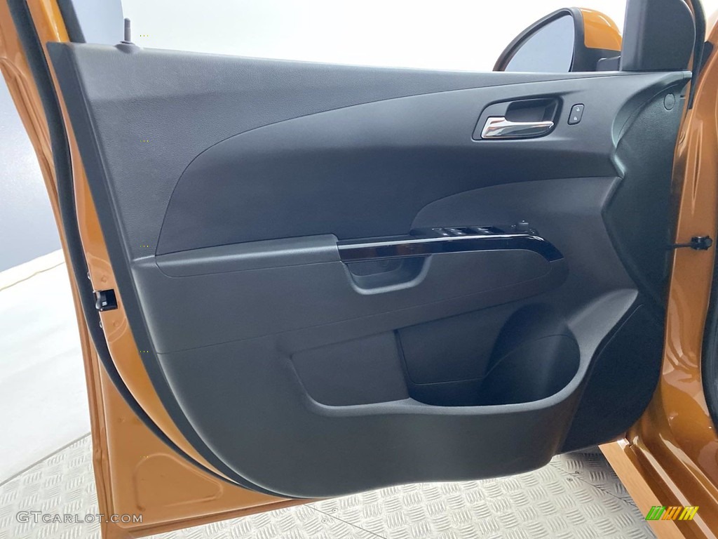 2018 Chevrolet Sonic LT Hatchback Jet Black Door Panel Photo #142275103