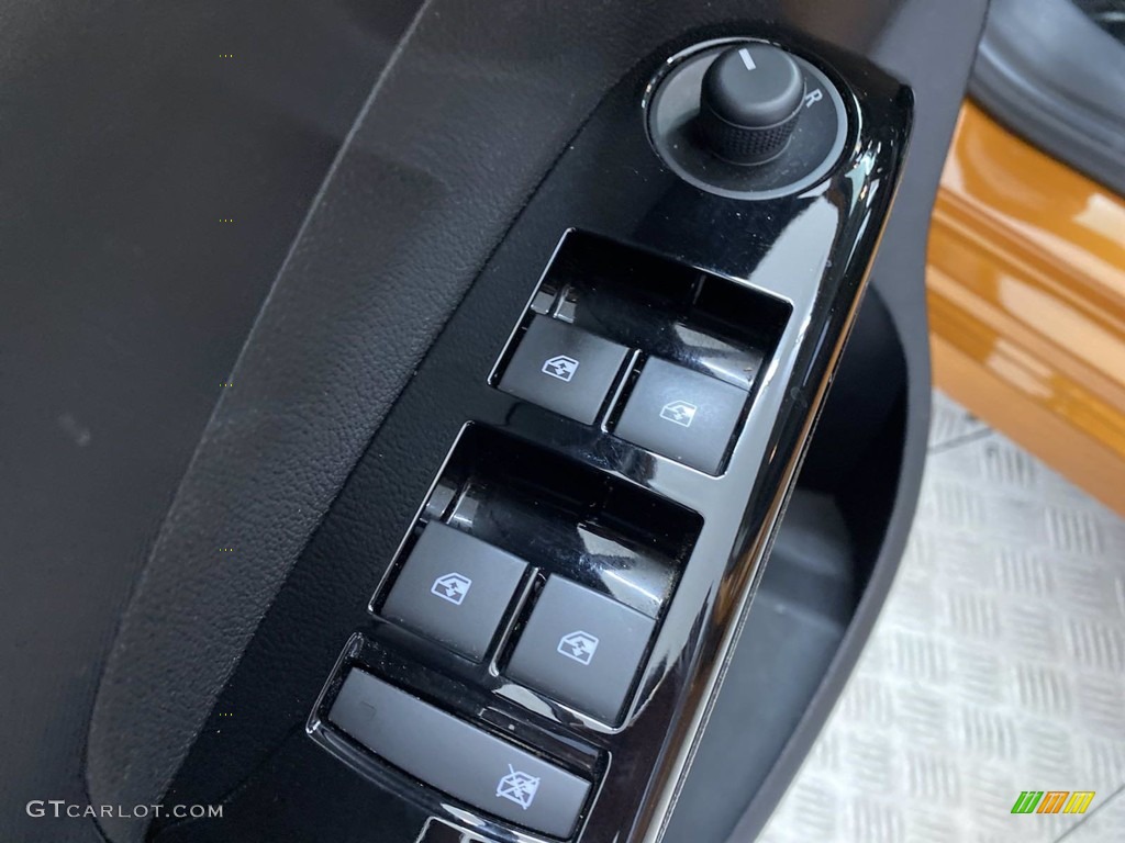 2018 Chevrolet Sonic LT Hatchback Controls Photo #142275121