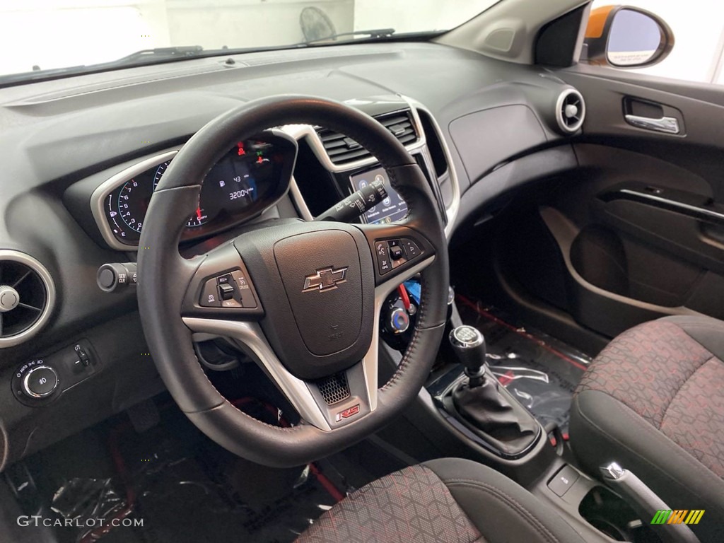 2018 Chevrolet Sonic LT Hatchback Jet Black Dashboard Photo #142275157