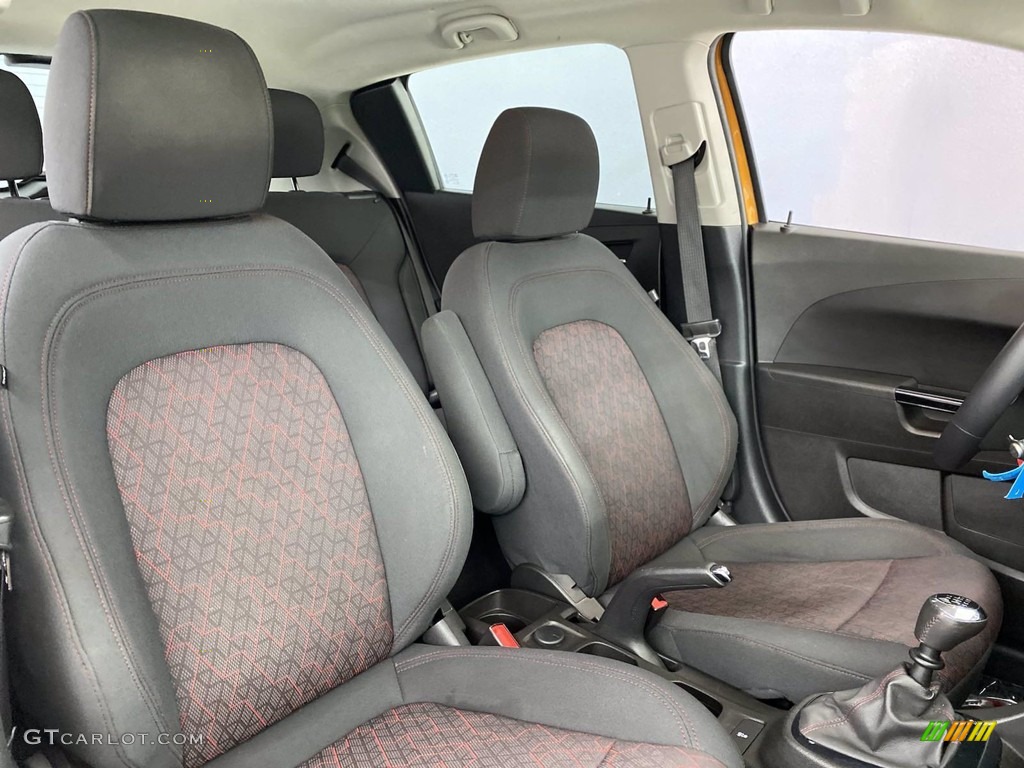 2018 Chevrolet Sonic LT Hatchback Front Seat Photo #142275382