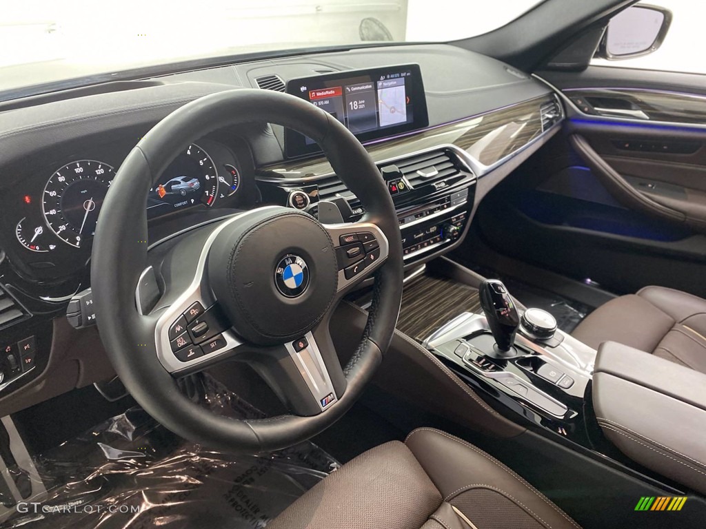 2018 BMW 5 Series M550i xDrive Sedan Mocha Dashboard Photo #142275745
