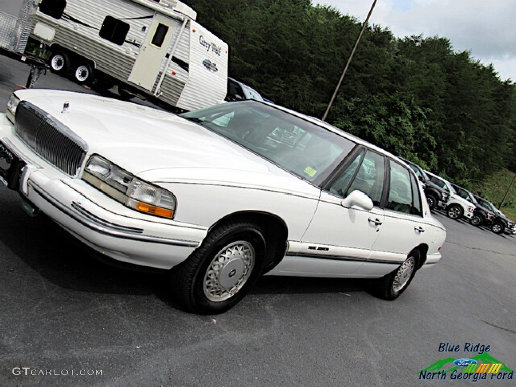 1996 Park Avenue  - Bright White / Gray photo #19