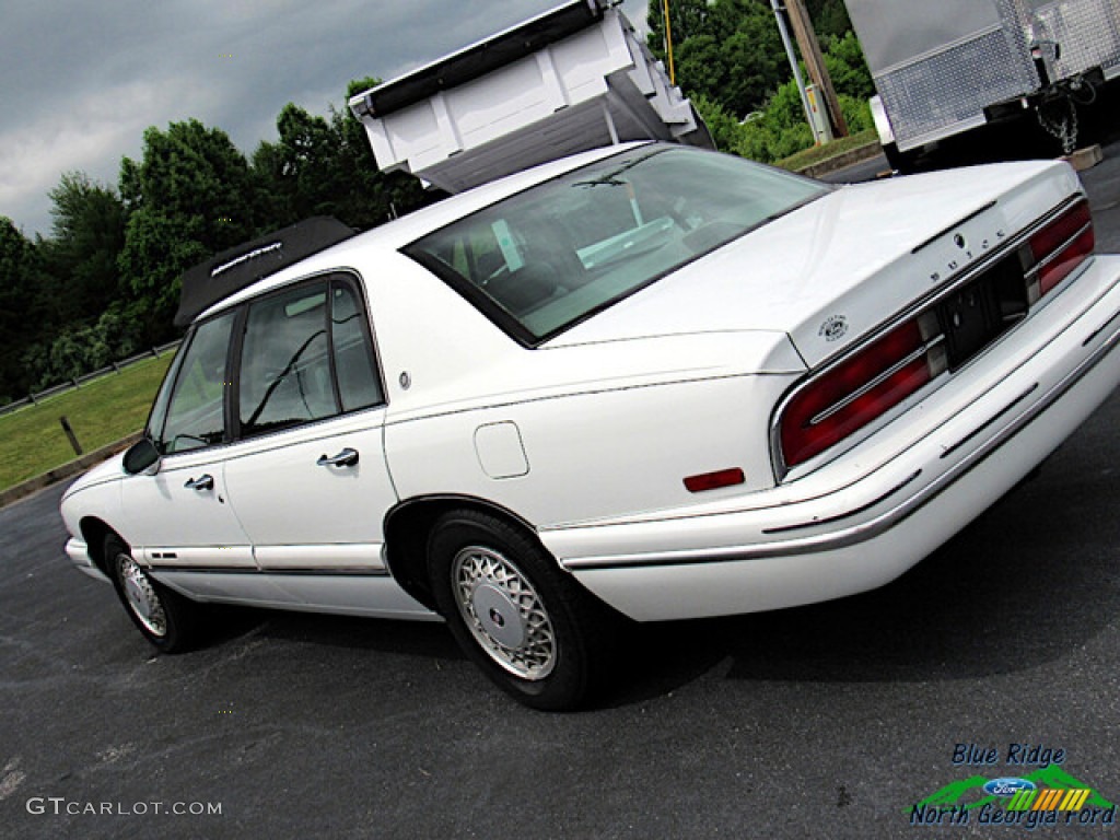 1996 Park Avenue  - Bright White / Gray photo #22