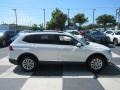 Pure White - Tiguan SE 4MOTION Photo No. 3
