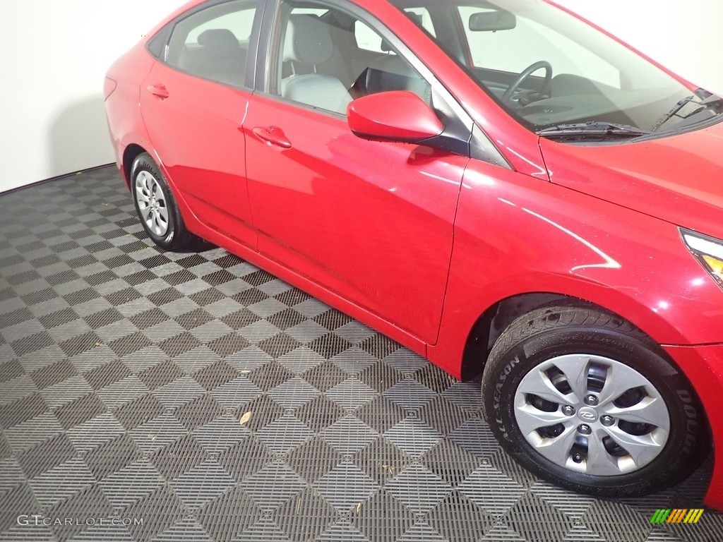 2016 Accent SE Sedan - Boston Red / Gray photo #3