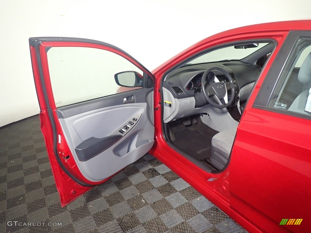 2016 Accent SE Sedan - Boston Red / Gray photo #18