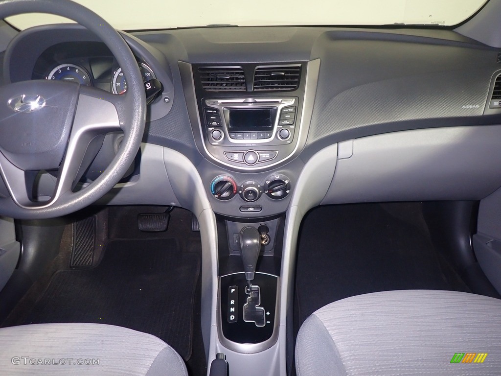 2016 Accent SE Sedan - Boston Red / Gray photo #23