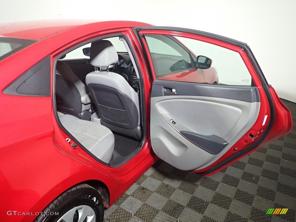 2016 Accent SE Sedan - Boston Red / Gray photo #31