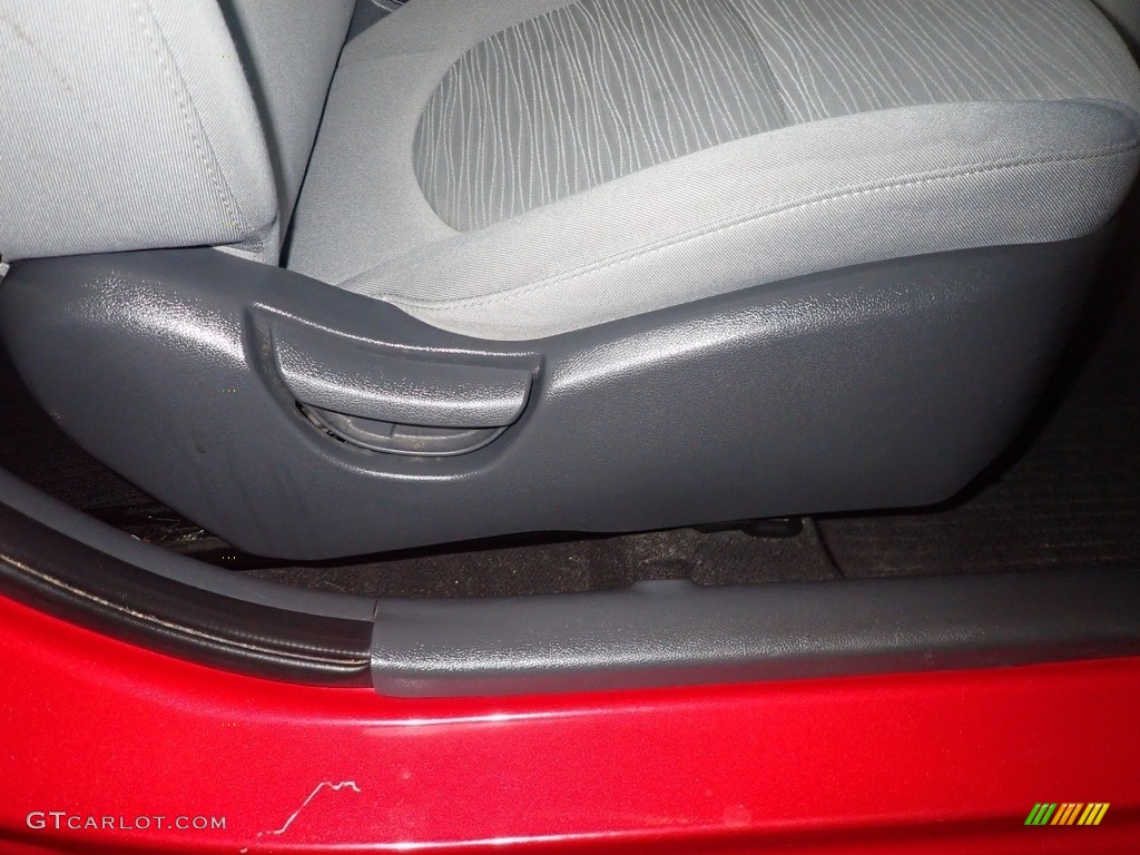 2016 Accent SE Sedan - Boston Red / Gray photo #35