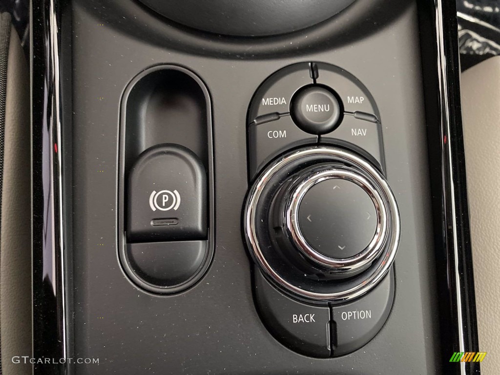 2022 Mini Clubman Cooper S Controls Photos