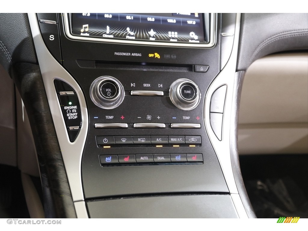 2017 Lincoln MKX Reserve AWD Controls Photo #142289321