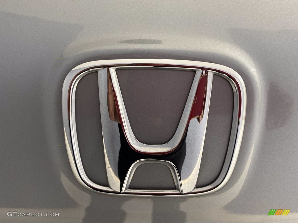2018 Pilot EX-L - Lunar Silver Metallic / Gray photo #10