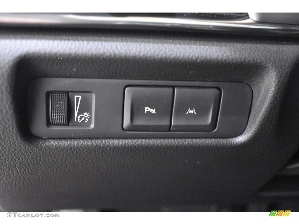 2015 Cadillac ATS 2.0T Luxury Coupe Controls Photos