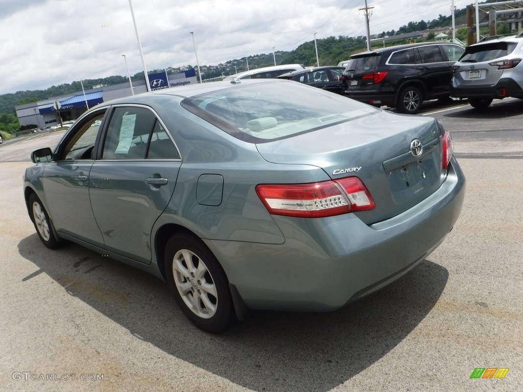 2011 Camry LE - Aloe Green Metallic / Bisque photo #8