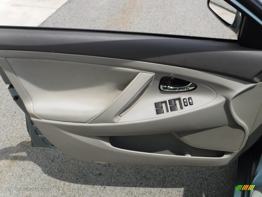 2011 Camry LE - Aloe Green Metallic / Bisque photo #13