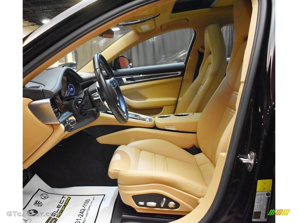 2018 Porsche Panamera 4 Front Seat Photo #142302677