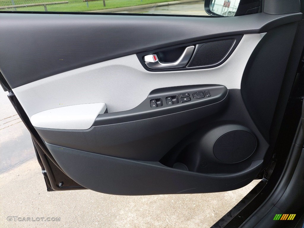 2022 Hyundai Kona SEL Gray/Black Door Panel Photo #142303345