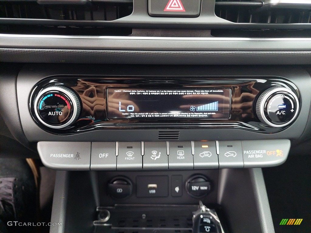 2022 Hyundai Kona SEL Controls Photo #142303532