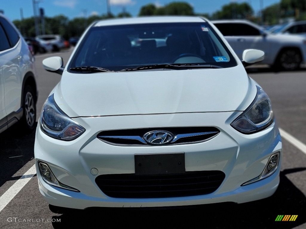 2013 Accent SE 5 Door - Century White / Gray photo #2