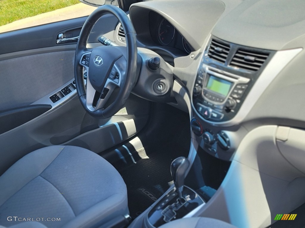 2013 Accent SE 5 Door - Century White / Gray photo #3