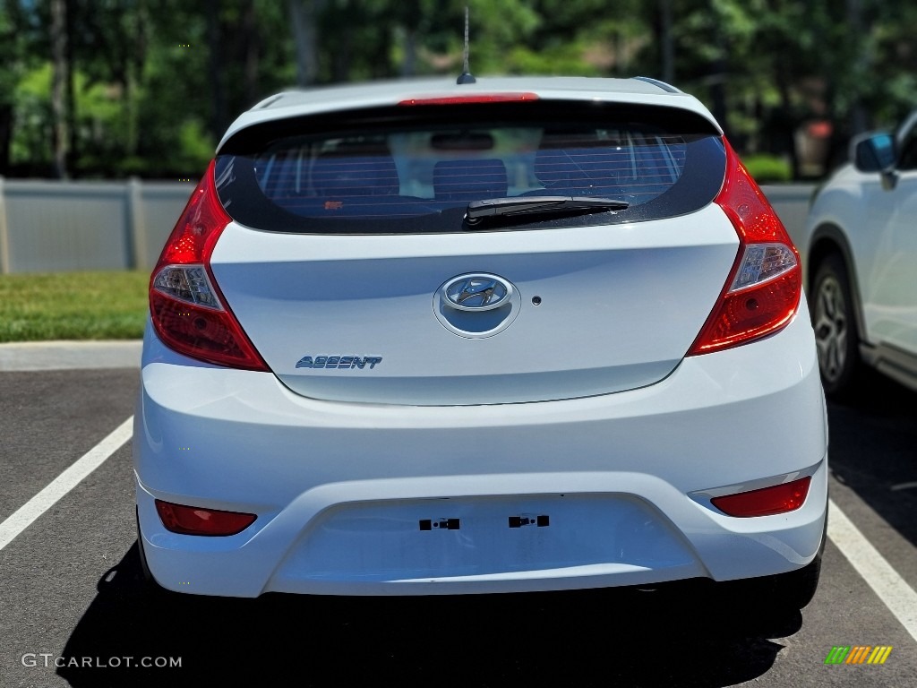 2013 Accent SE 5 Door - Century White / Gray photo #5