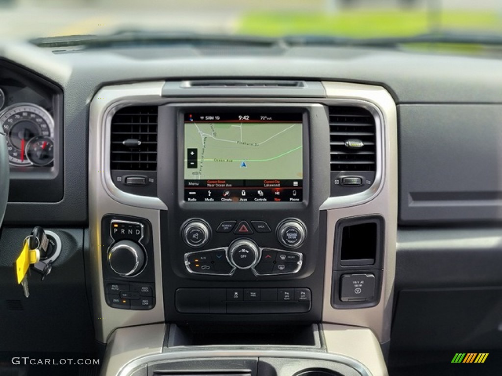 2018 1500 Big Horn Crew Cab 4x4 - Bright White / Black/Diesel Gray photo #3