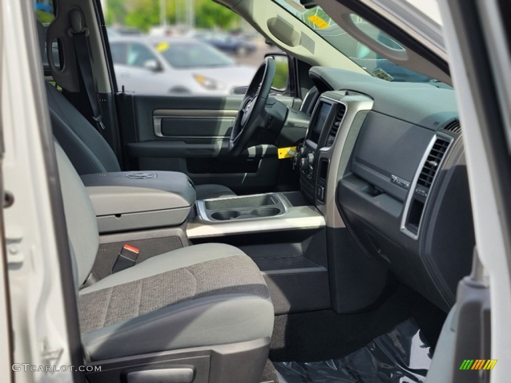 2018 1500 Big Horn Crew Cab 4x4 - Bright White / Black/Diesel Gray photo #20