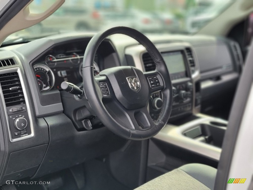 2018 1500 Big Horn Crew Cab 4x4 - Bright White / Black/Diesel Gray photo #27