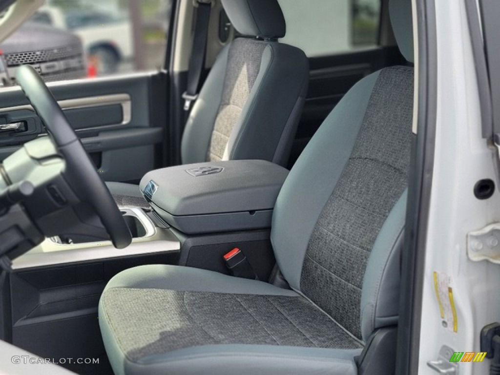 2018 1500 Big Horn Crew Cab 4x4 - Bright White / Black/Diesel Gray photo #28