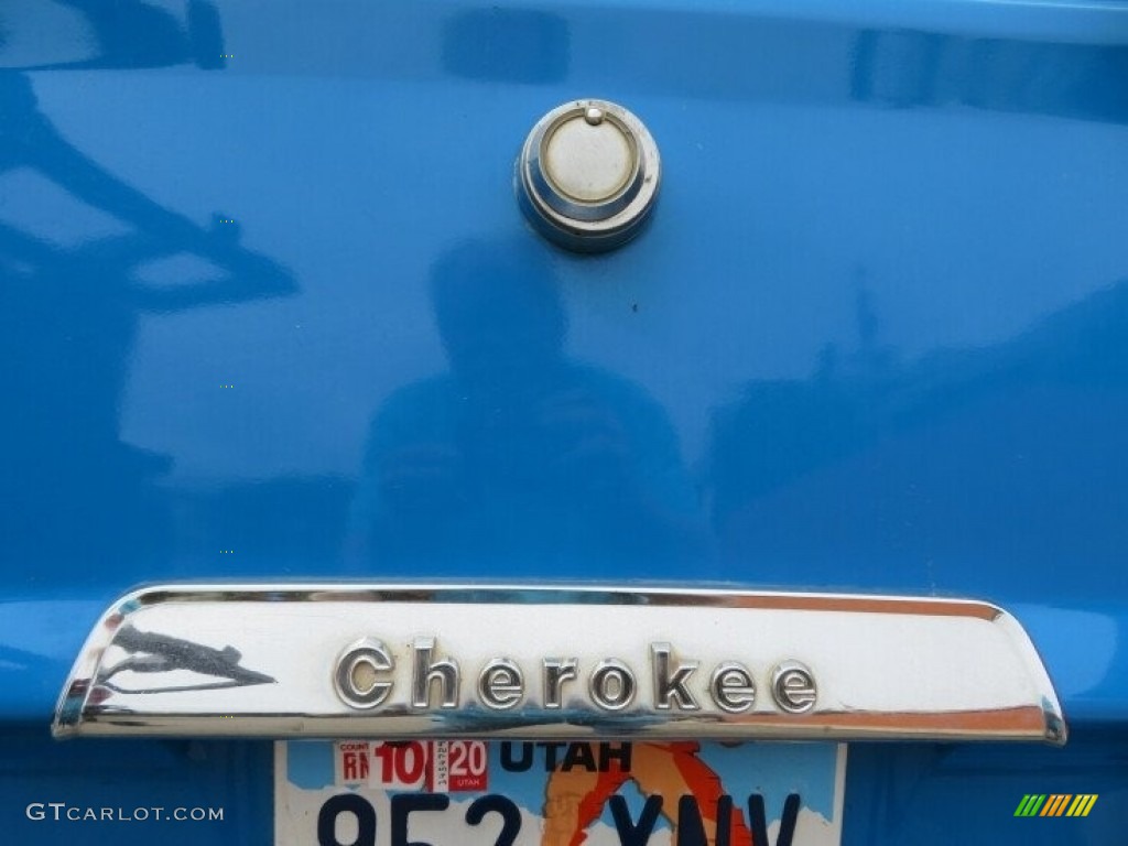 1977 Jeep Cherokee Chief 4x4 Marks and Logos Photos