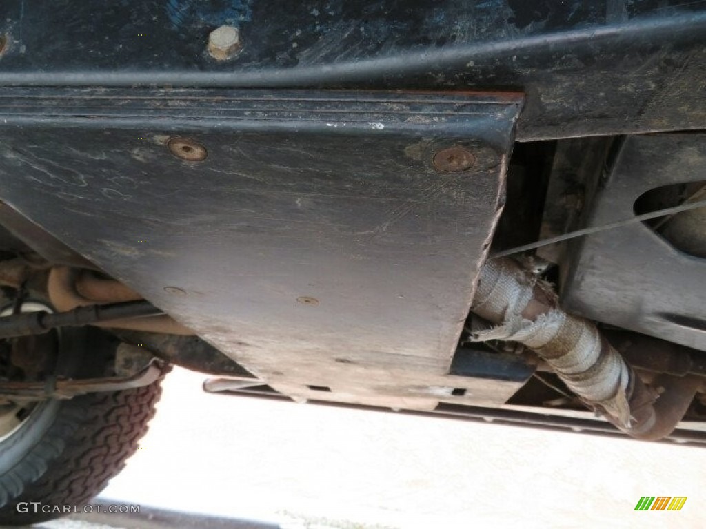 1977 Jeep Cherokee Chief 4x4 Undercarriage Photo #142315747