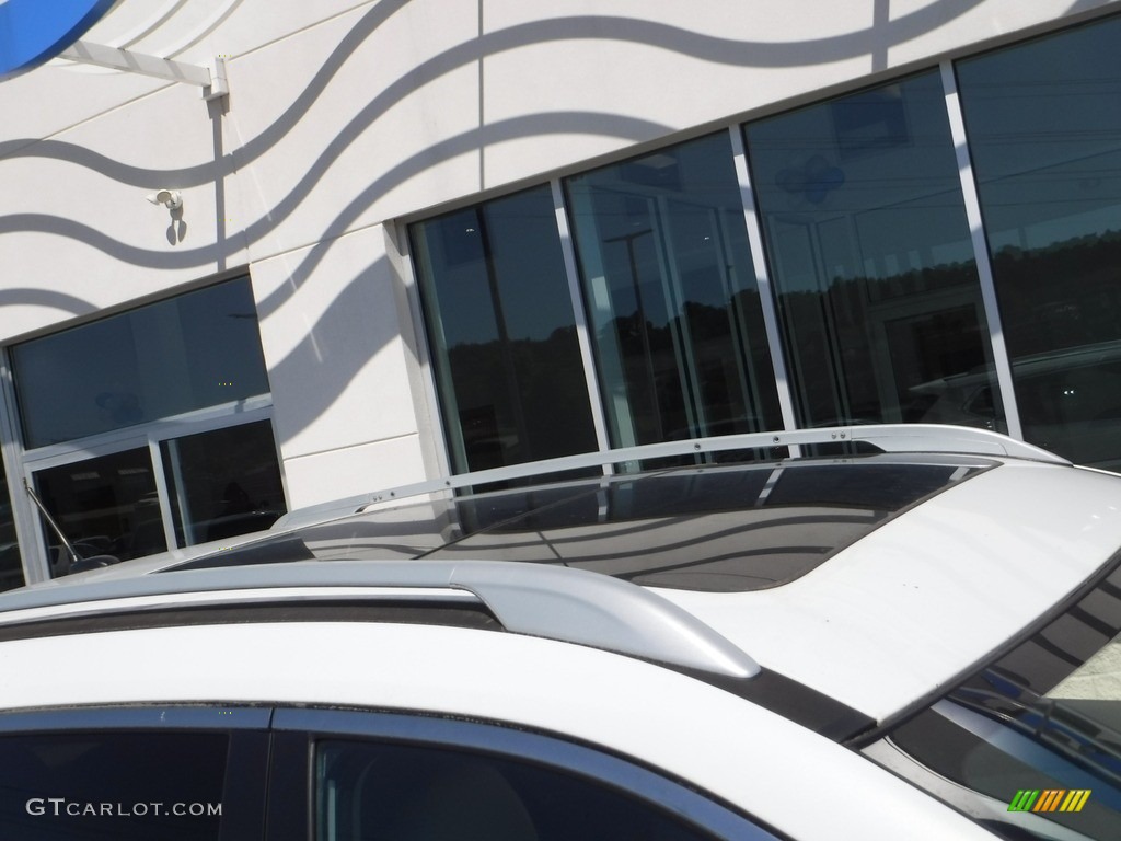 2014 Rogue SL AWD - Moonlight White / Almond photo #3