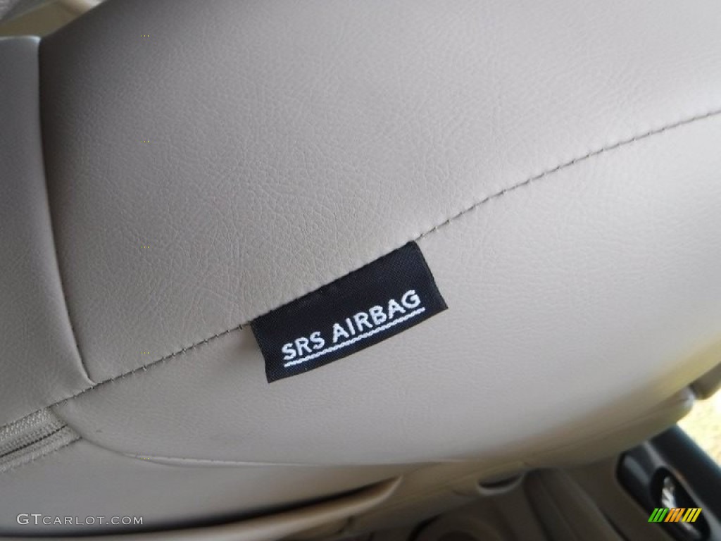 2014 Rogue SL AWD - Moonlight White / Almond photo #16