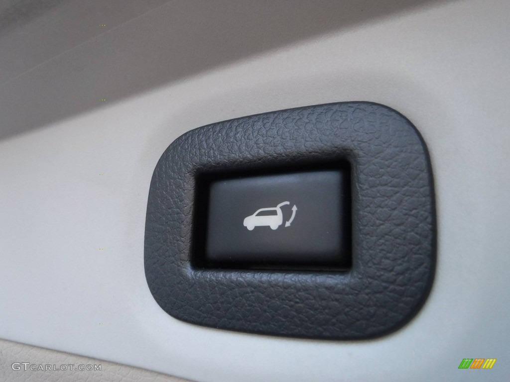 2014 Rogue SL AWD - Moonlight White / Almond photo #27