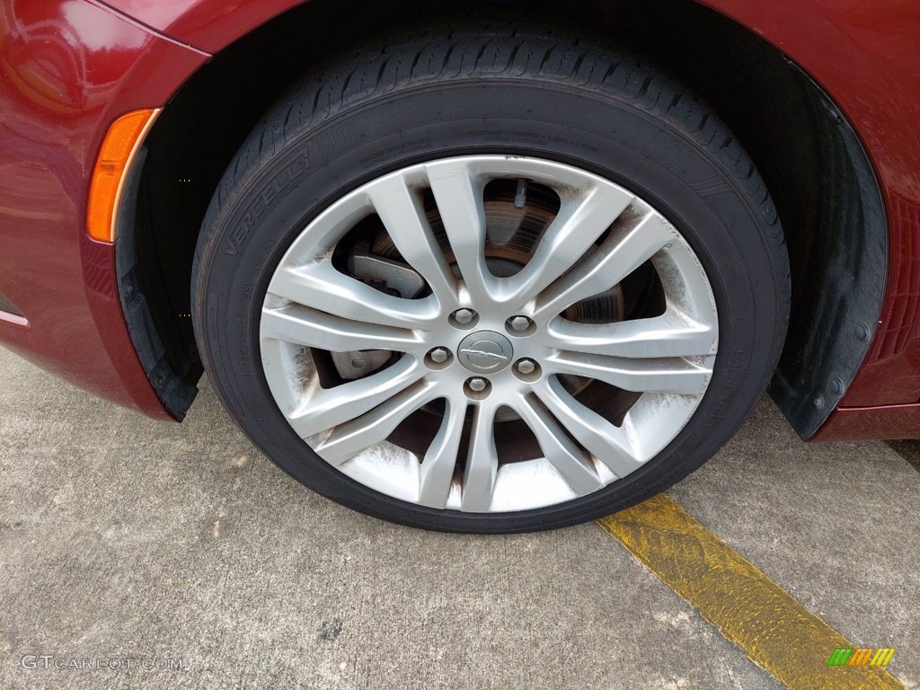 2015 200 S - Velvet Red Pearl / Black photo #9