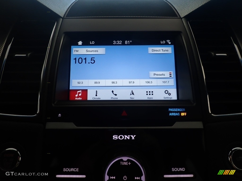 2018 Ford Taurus SHO AWD Controls Photo #142319893