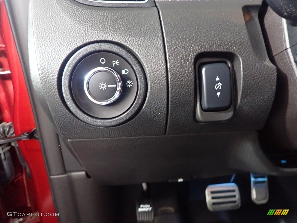 2018 Ford Taurus SHO AWD Controls Photo #142319943