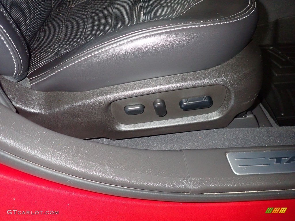 2018 Ford Taurus SHO AWD Front Seat Photo #142320019