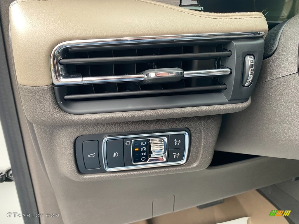 2021 Lincoln Corsair Reserve AWD Controls Photo #142328739