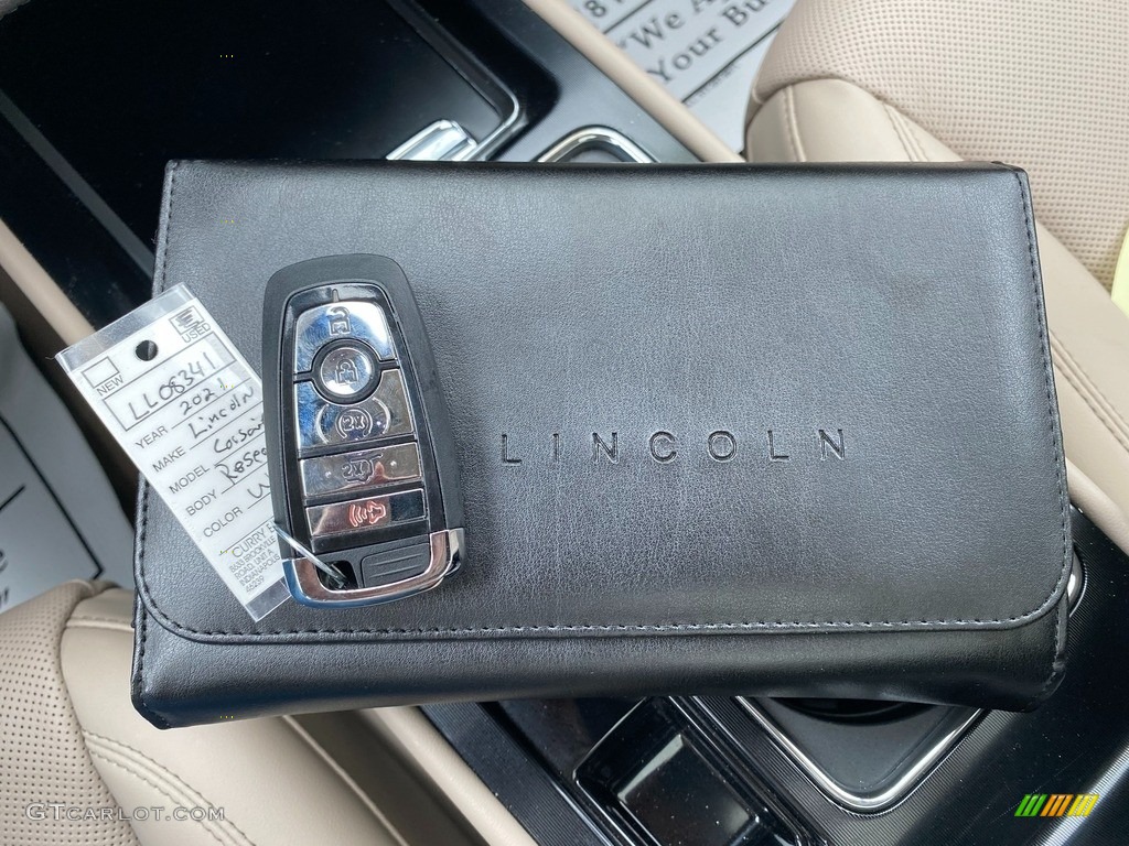 2021 Lincoln Corsair Reserve AWD Keys Photos