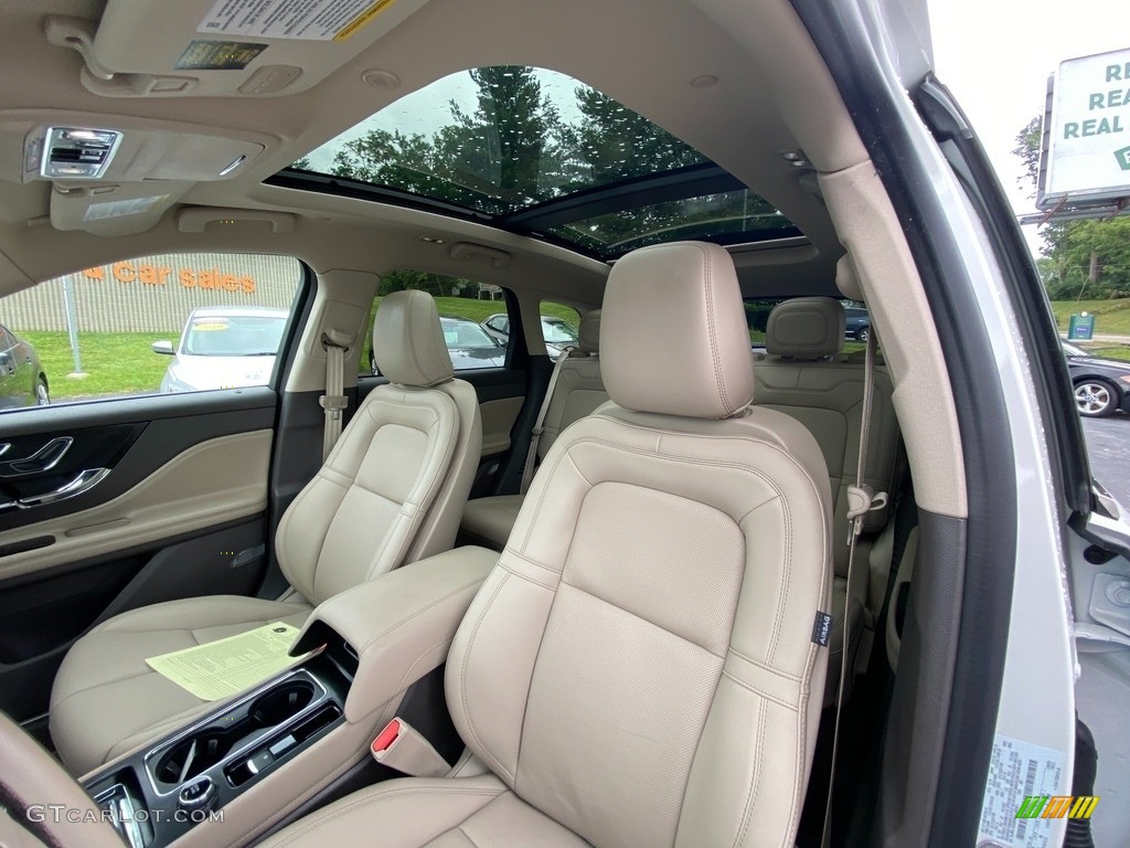 2021 Lincoln Corsair Reserve AWD Front Seat Photos