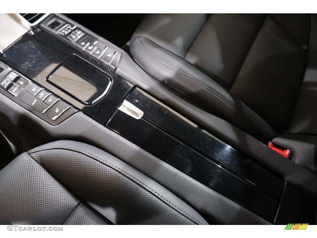 2015 Panamera 4 - Black / Black photo #23